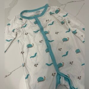 Kyte BABY Snail Pattern Snap Onesie with Teal Trim